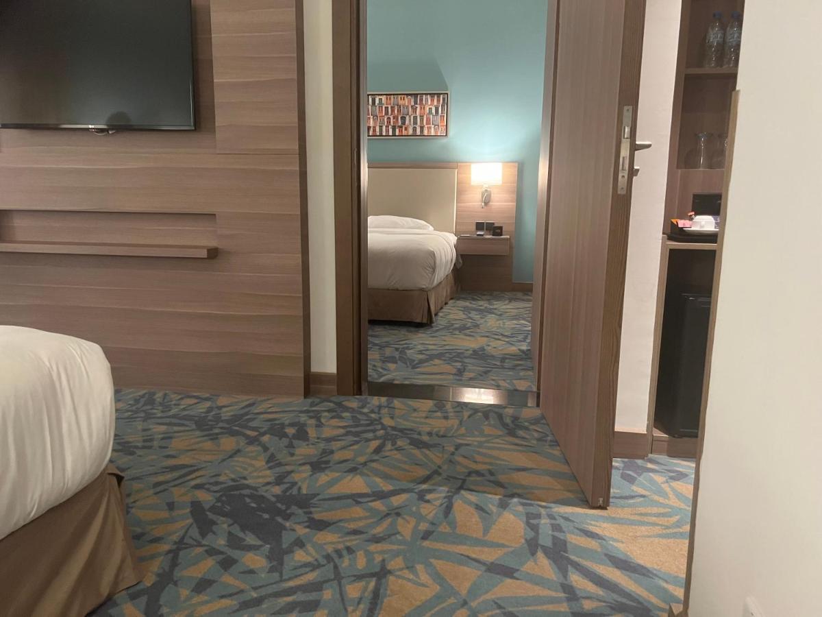 Mena Plaza Hotel Albarsha At The Mall Дубай Екстериор снимка
