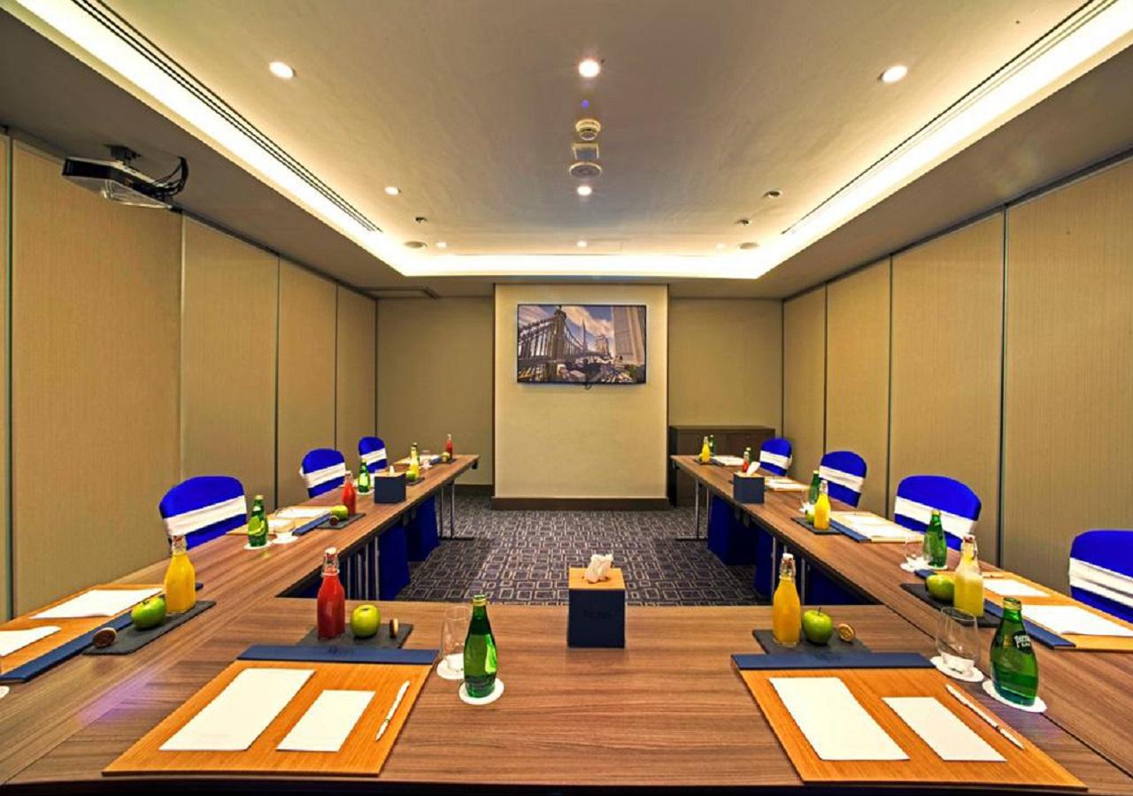 Mena Plaza Hotel Albarsha At The Mall Дубай Екстериор снимка