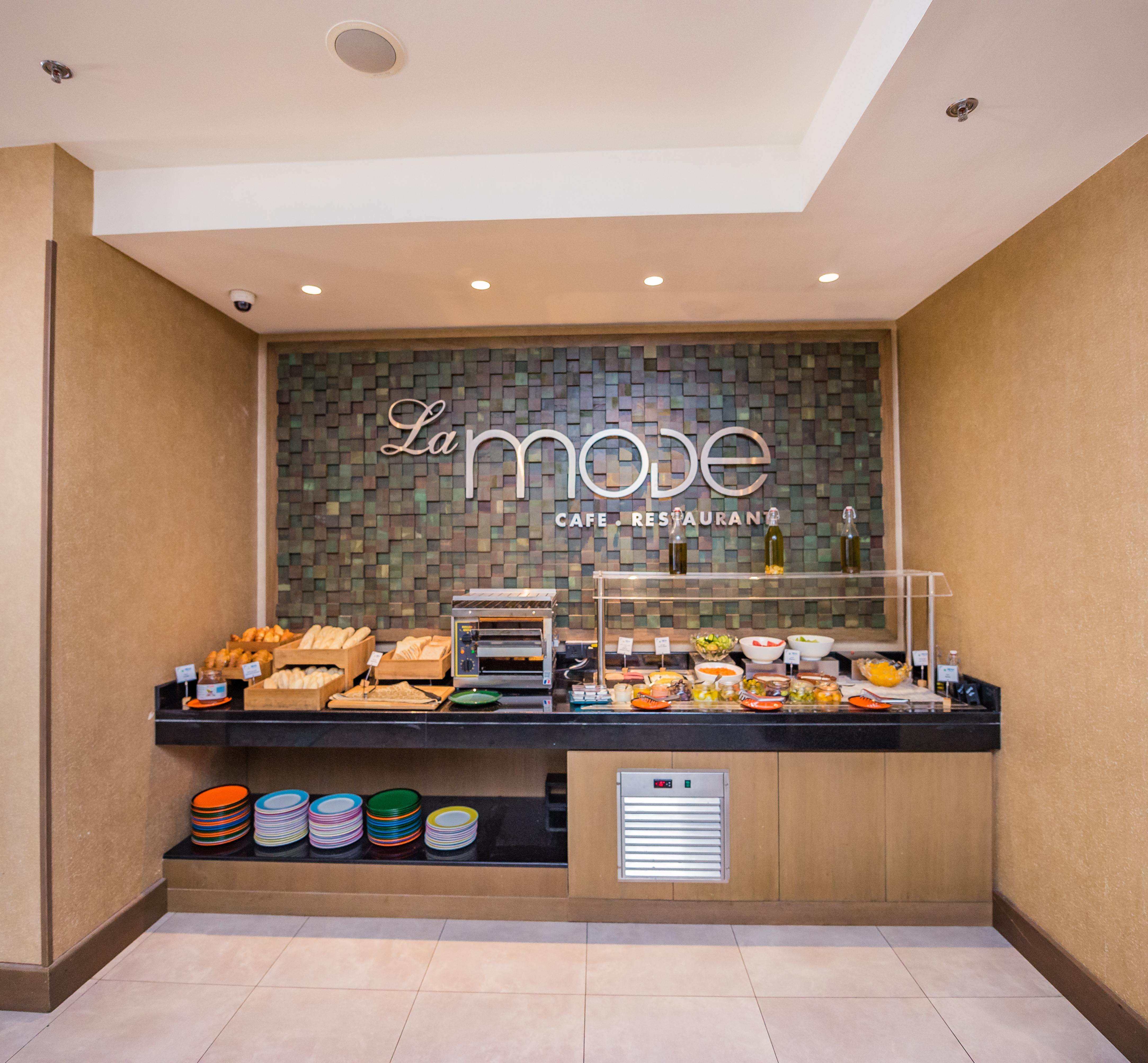 Mena Plaza Hotel Albarsha At The Mall Дубай Екстериор снимка