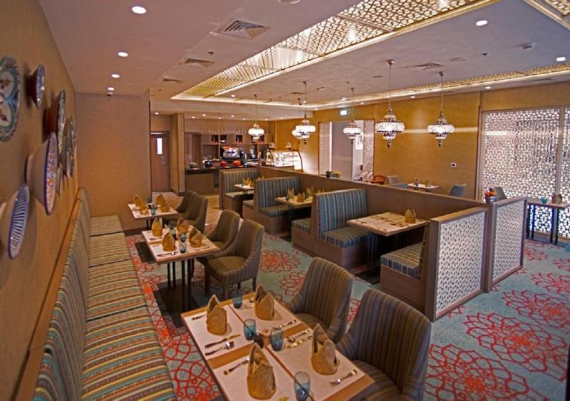 Mena Plaza Hotel Albarsha At The Mall Дубай Екстериор снимка